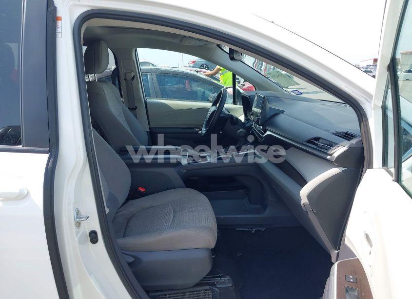 Photo 5 of 2021 Toyota Sienna LE (VIN 5TDBRKEC8MS035577)