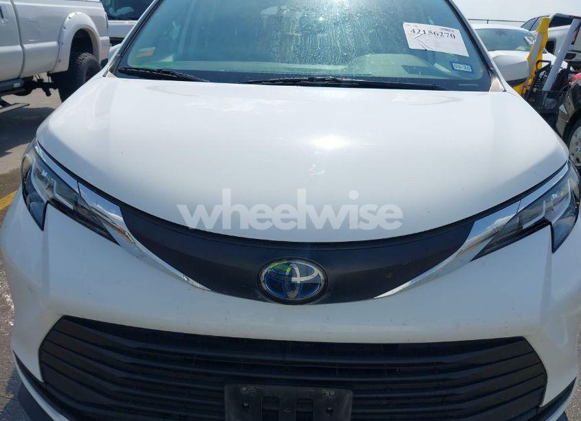 Photo 6 of 2021 Toyota Sienna LE (VIN 5TDBRKEC8MS035577)