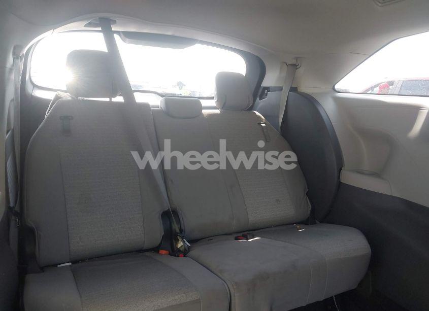 Photo 8 of 2021 Toyota Sienna LE (VIN 5TDBRKEC8MS035577)