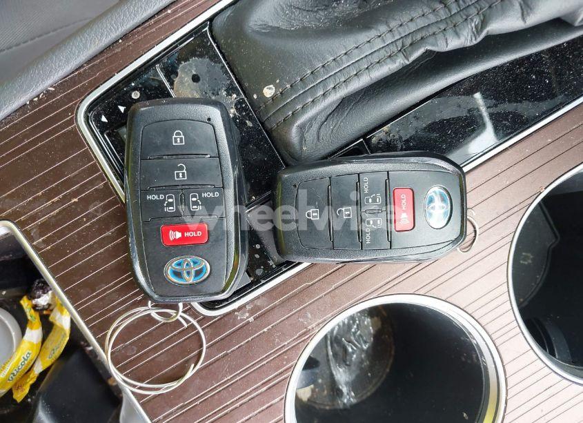 Photo 11 of 2022 Toyota Sienna LE (VIN 5TDBRKEC8NS091617)