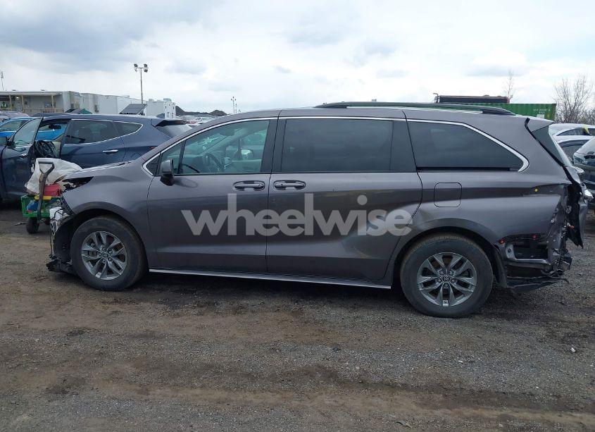 Photo 14 of 2022 Toyota Sienna LE (VIN 5TDBRKEC8NS091617)