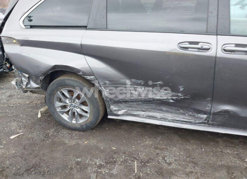 Photo 17 of 2022 Toyota Sienna LE (VIN 5TDBRKEC8NS091617)