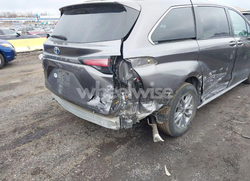 Photo 18 of 2022 Toyota Sienna LE (VIN 5TDBRKEC8NS091617)