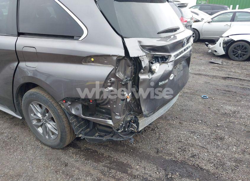 Photo 19 of 2022 Toyota Sienna LE (VIN 5TDBRKEC8NS091617)