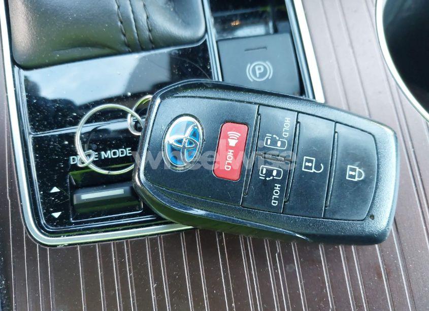 Photo 11 of 2022 Toyota Sienna LE (VIN 5TDBSKFC1NS049616)