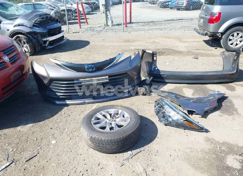 Photo 12 of 2022 Toyota Sienna LE (VIN 5TDBSKFC1NS049616)