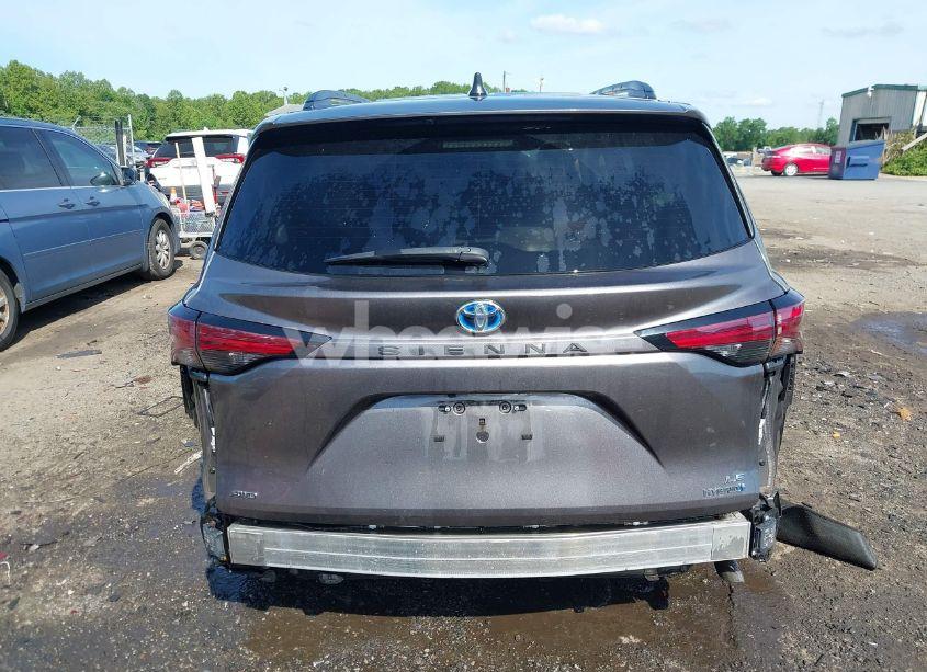 Photo 17 of 2022 Toyota Sienna LE (VIN 5TDBSKFC1NS049616)