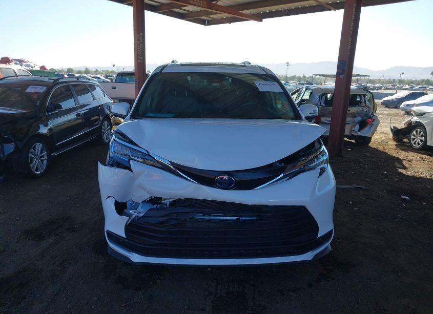 Photo 12 of 2023 Toyota Sienna LE (VIN 5TDBSKFC4PS100903)