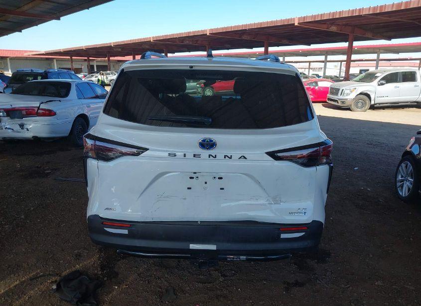 Photo 16 of 2023 Toyota Sienna LE (VIN 5TDBSKFC4PS100903)