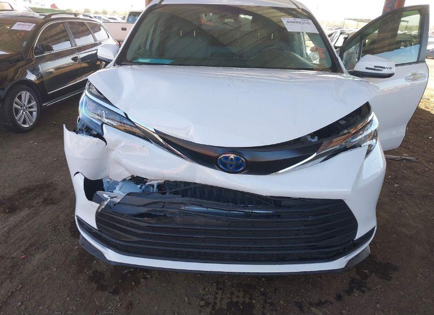 Photo 6 of 2023 Toyota Sienna LE (VIN 5TDBSKFC4PS100903)