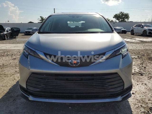 Photo 3 of 2021 TOYOTA SIENNA LE (VIN 5TDBSKFC5MS019968)