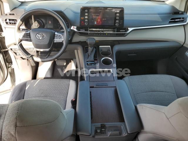 Photo 5 of 2021 TOYOTA SIENNA LE (VIN 5TDBSKFC5MS019968)