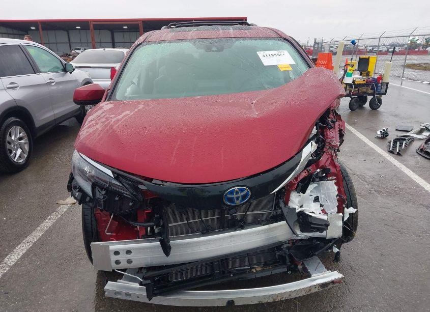 Photo 12 of 2024 Toyota Sienna LE (VIN 5TDBSKFC5RS145965)