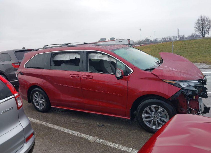 Photo 13 of 2024 Toyota Sienna LE (VIN 5TDBSKFC5RS145965)