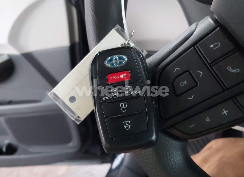 Photo 11 of 2024 Toyota Sienna LE (VIN 5TDBSKFC7RS118282)