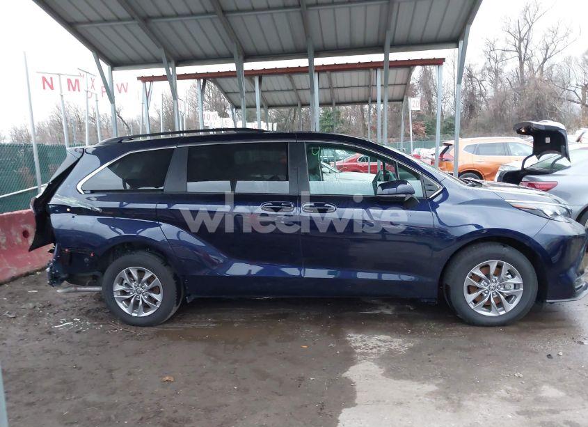 Photo 14 of 2024 Toyota Sienna LE (VIN 5TDBSKFC7RS118282)