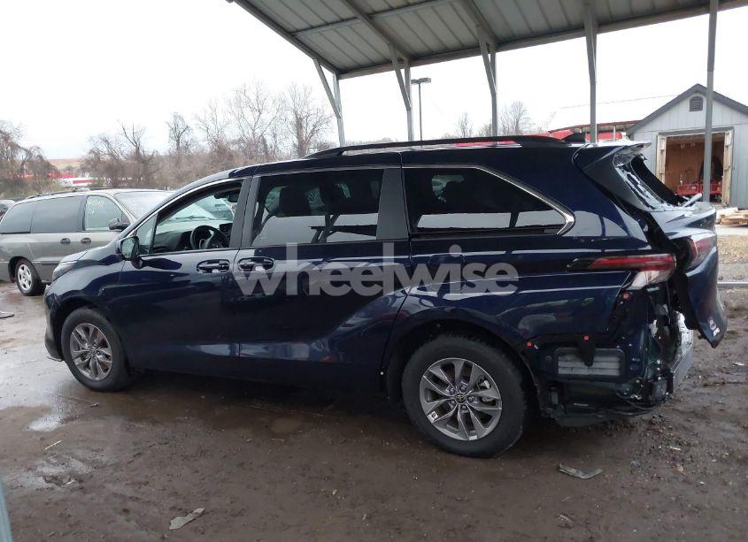 Photo 15 of 2024 Toyota Sienna LE (VIN 5TDBSKFC7RS118282)