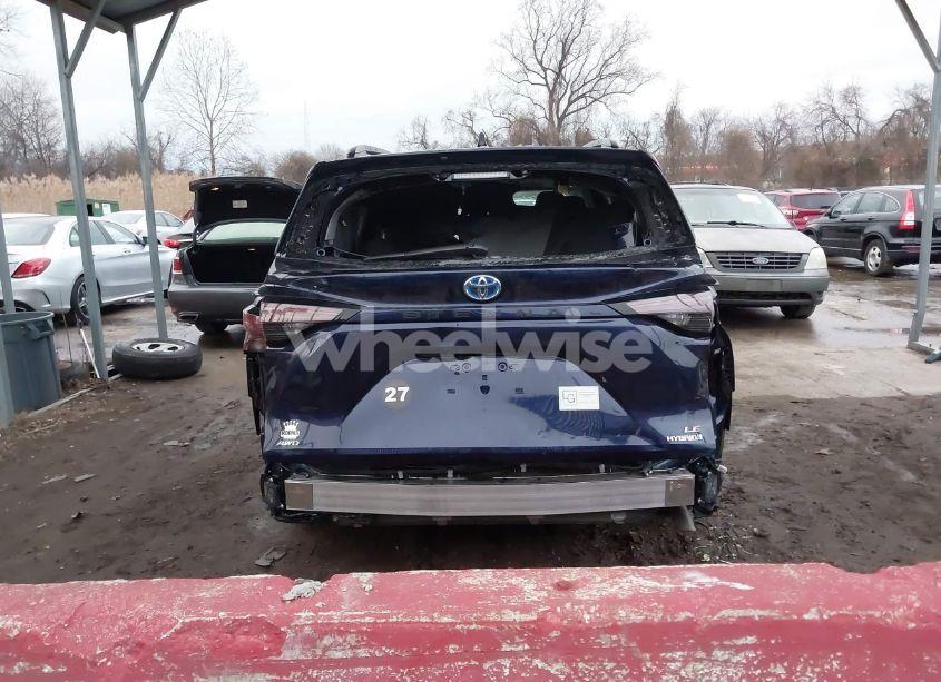 Photo 17 of 2024 Toyota Sienna LE (VIN 5TDBSKFC7RS118282)