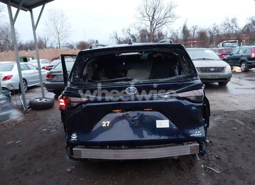 Photo 6 of 2024 Toyota Sienna LE (VIN 5TDBSKFC7RS118282)