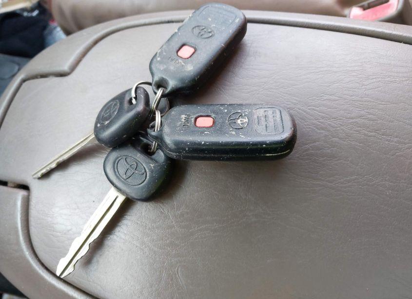 Photo 11 of 2001 Toyota Sequoia SR5 V8 (VIN 5TDBT44A01S047232)