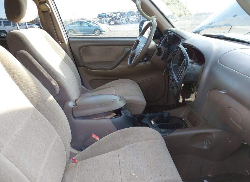 Photo 5 of 2001 Toyota Sequoia SR5 V8 (VIN 5TDBT44A01S047232)