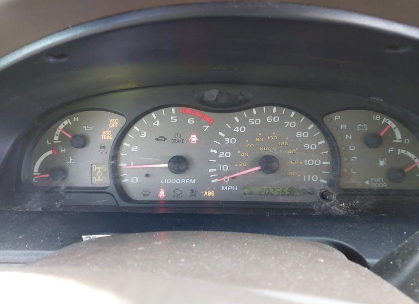 Photo 7 of 2001 Toyota Sequoia SR5 V8 (VIN 5TDBT44A01S047232)