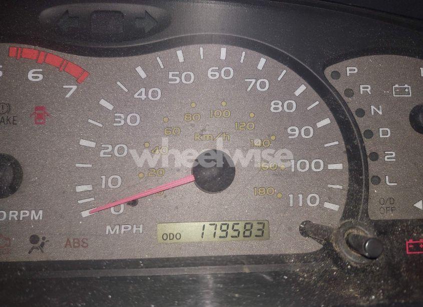 Photo 7 of 2003 Toyota Sequoia SR5 V8 (VIN 5TDBT44A03S138911)