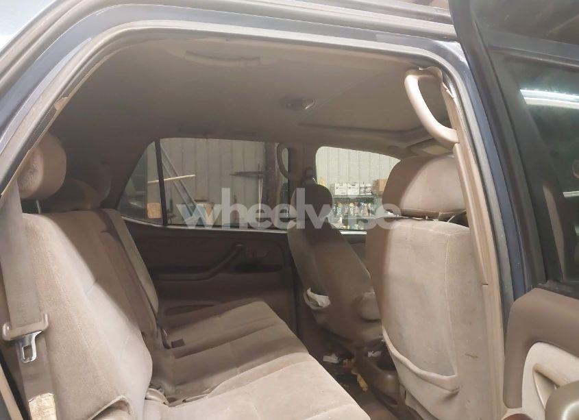 Photo 8 of 2003 Toyota Sequoia SR5 V8 (VIN 5TDBT44A03S138911)