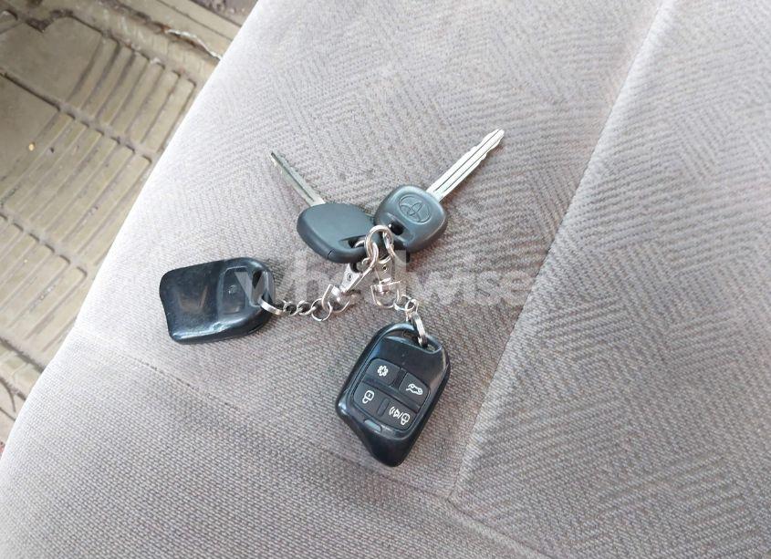 Photo 11 of 2003 Toyota Sequoia SR5 V8 (VIN 5TDBT44A03S165736)