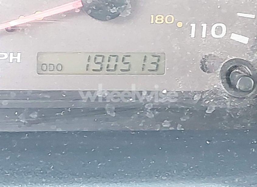 Photo 12 of 2003 Toyota Sequoia SR5 V8 (VIN 5TDBT44A03S165736)