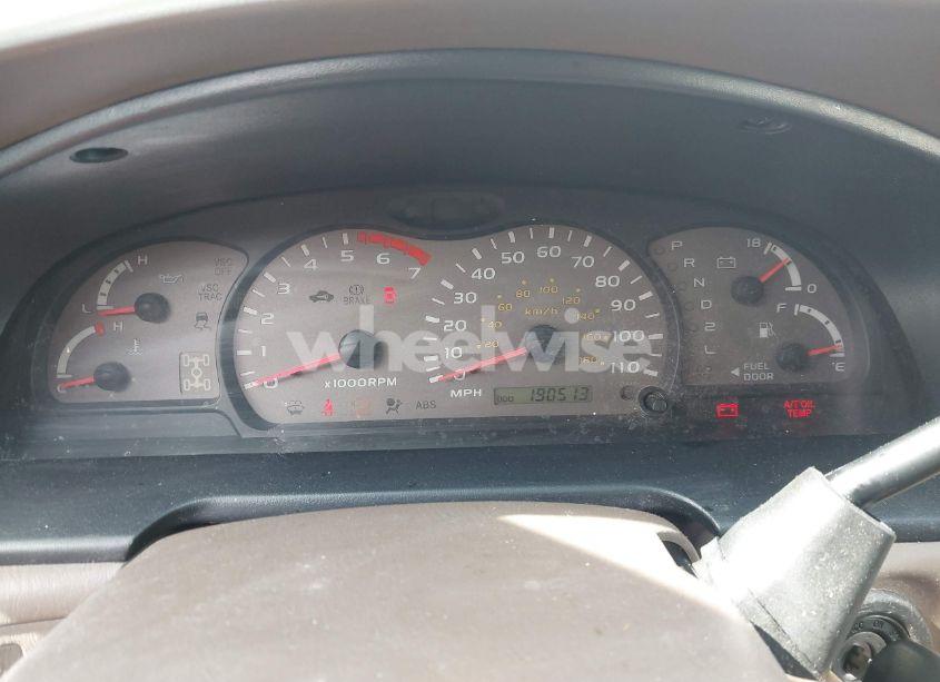 Photo 7 of 2003 Toyota Sequoia SR5 V8 (VIN 5TDBT44A03S165736)