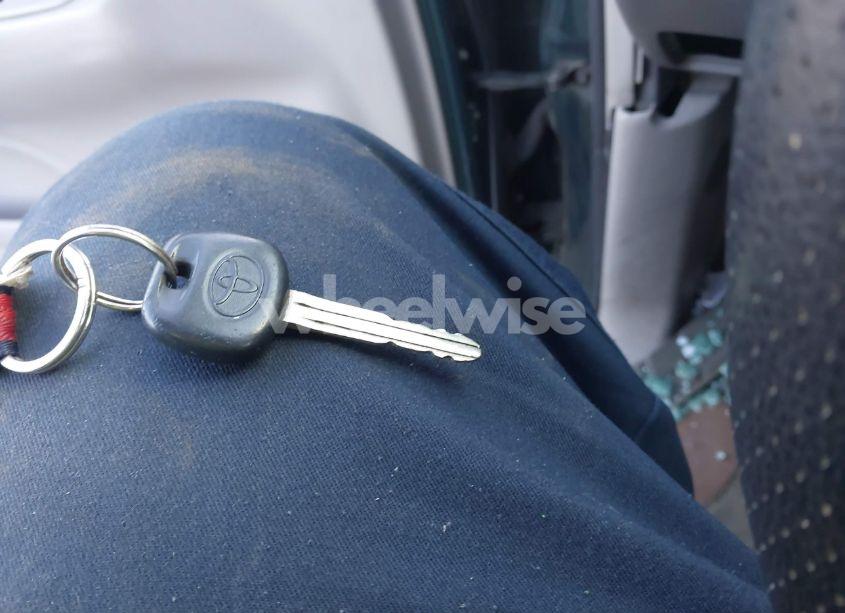 Photo 11 of 2003 Toyota Sequoia SR5 V8 (VIN 5TDBT44A03S193701)