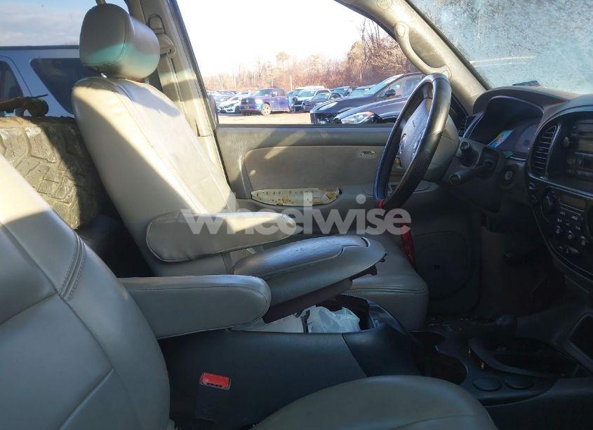 Photo 5 of 2003 Toyota Sequoia SR5 V8 (VIN 5TDBT44A03S193701)