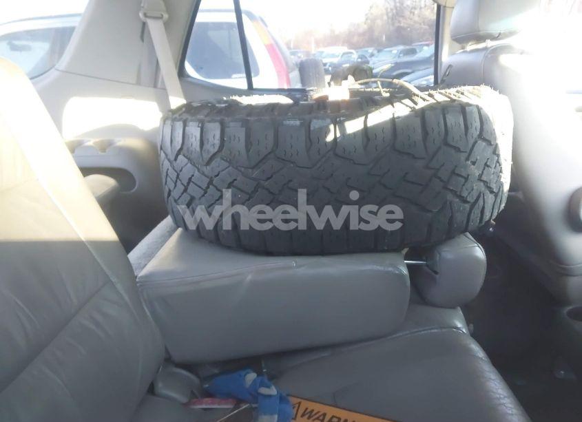 Photo 8 of 2003 Toyota Sequoia SR5 V8 (VIN 5TDBT44A03S193701)