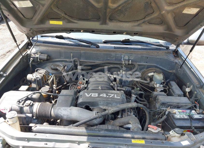 Photo 10 of 2005 Toyota Sequoia SR5 V8 (VIN 5TDBT44A05S235528)