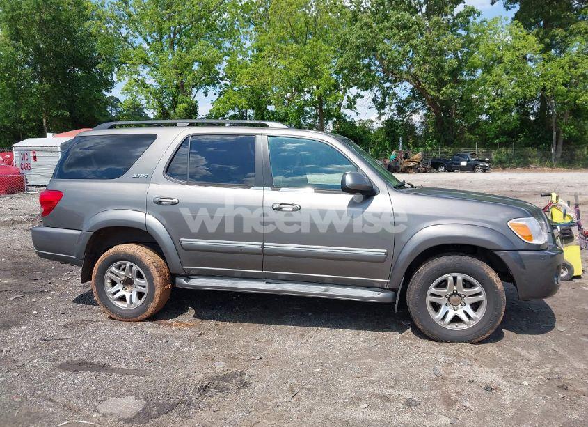 Photo 13 of 2005 Toyota Sequoia SR5 V8 (VIN 5TDBT44A05S235528)