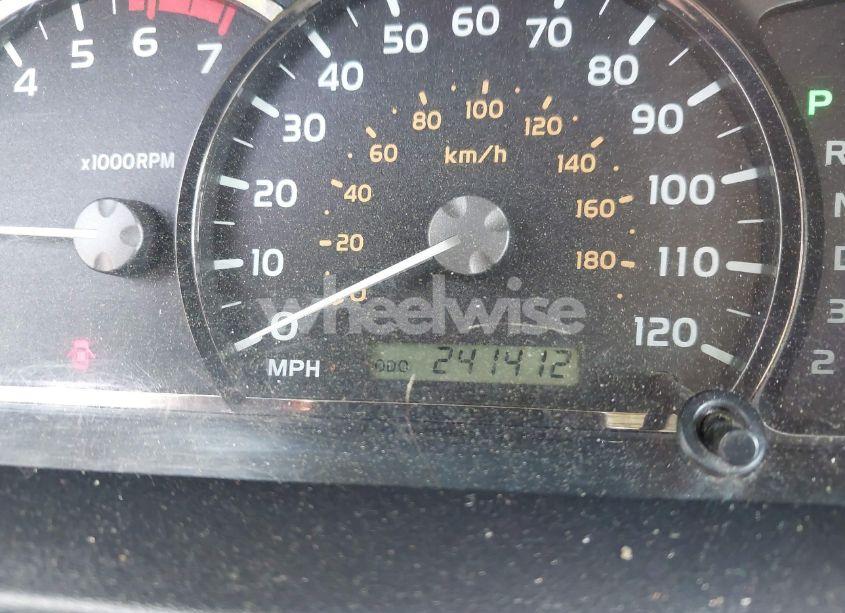 Photo 15 of 2005 Toyota Sequoia SR5 V8 (VIN 5TDBT44A05S235528)