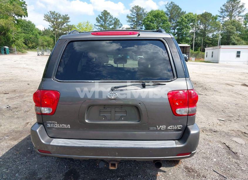 Photo 16 of 2005 Toyota Sequoia SR5 V8 (VIN 5TDBT44A05S235528)