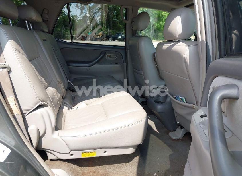 Photo 8 of 2005 Toyota Sequoia SR5 V8 (VIN 5TDBT44A05S235528)