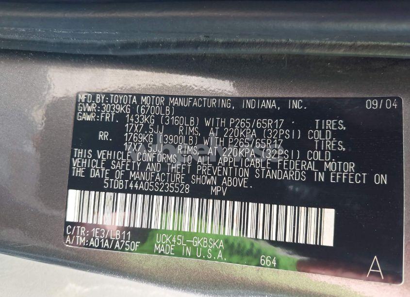 Photo 9 of 2005 Toyota Sequoia SR5 V8 (VIN 5TDBT44A05S235528)