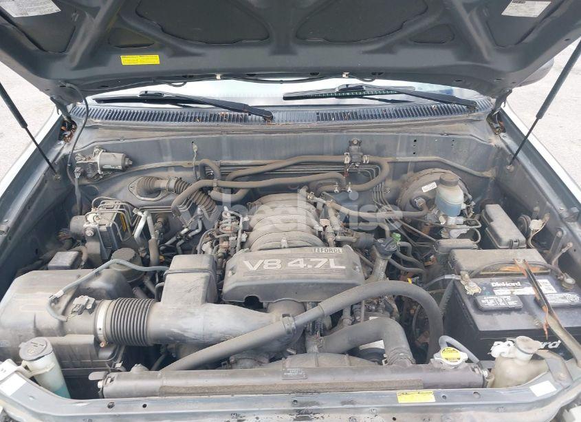 Photo 10 of 2005 Toyota Sequoia SR5 V8 (VIN 5TDBT44A05S245105)