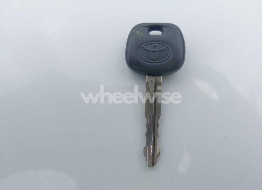 Photo 11 of 2005 Toyota Sequoia SR5 V8 (VIN 5TDBT44A05S245105)