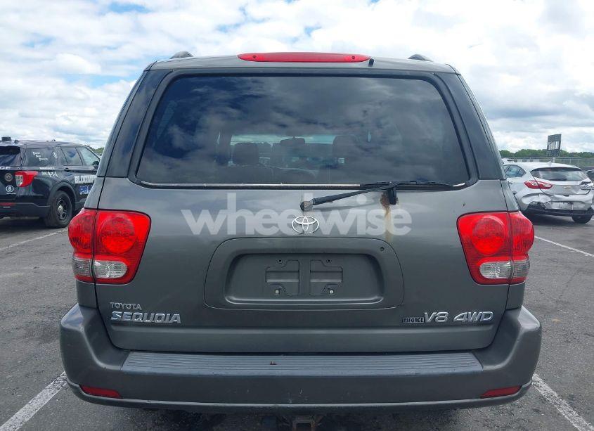 Photo 13 of 2005 Toyota Sequoia SR5 V8 (VIN 5TDBT44A05S245105)