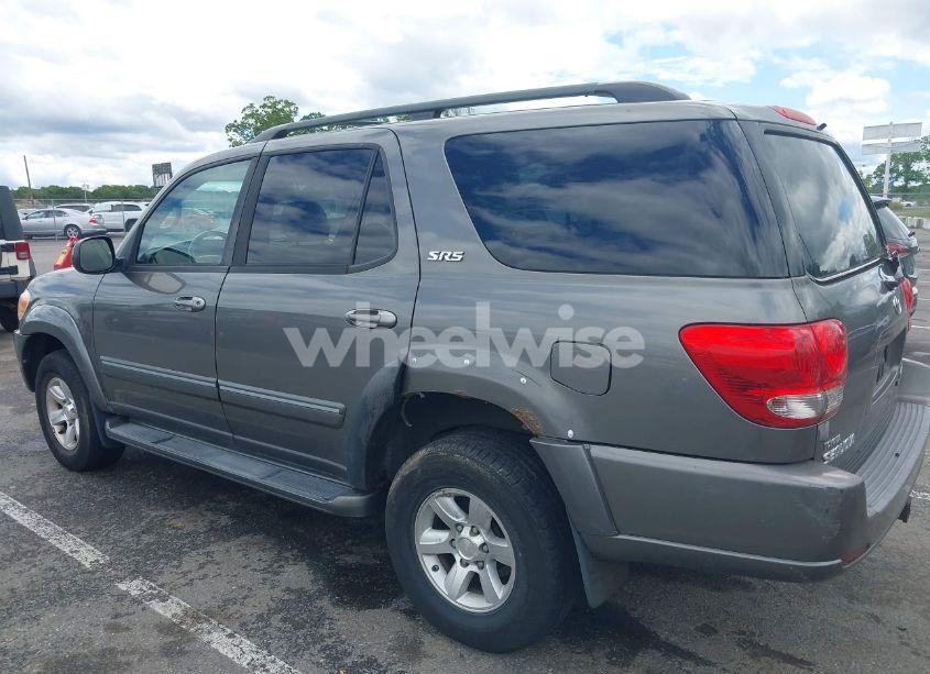 Photo 14 of 2005 Toyota Sequoia SR5 V8 (VIN 5TDBT44A05S245105)