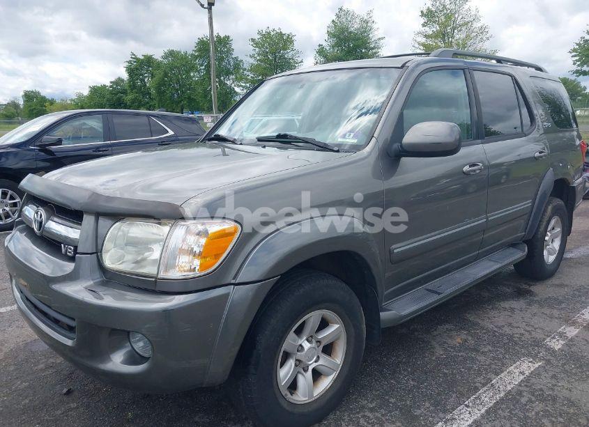 Photo 2 of 2005 Toyota Sequoia SR5 V8 (VIN 5TDBT44A05S245105)