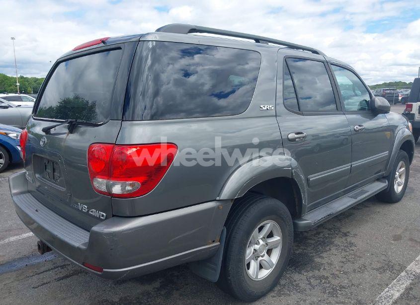 Photo 4 of 2005 Toyota Sequoia SR5 V8 (VIN 5TDBT44A05S245105)