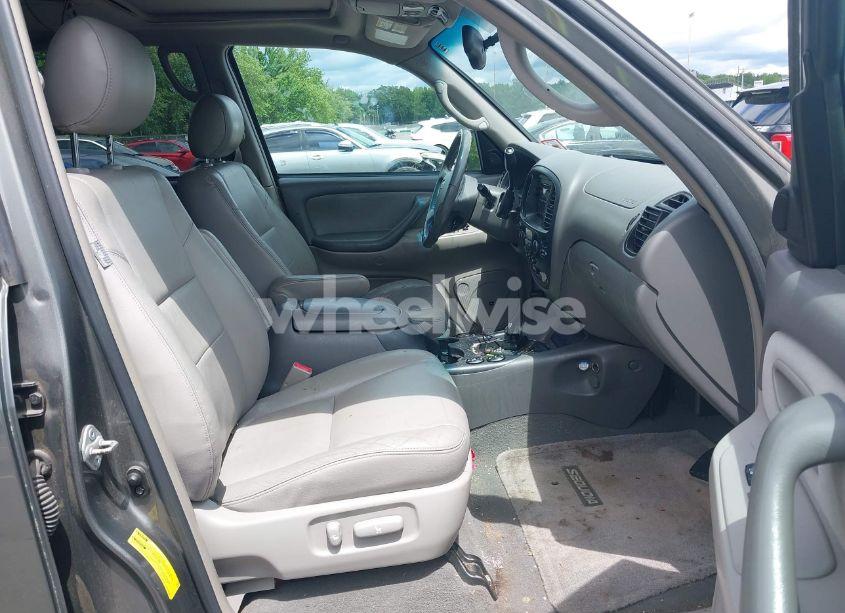 Photo 5 of 2005 Toyota Sequoia SR5 V8 (VIN 5TDBT44A05S245105)