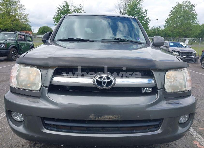 Photo 6 of 2005 Toyota Sequoia SR5 V8 (VIN 5TDBT44A05S245105)