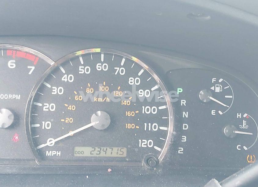 Photo 7 of 2005 Toyota Sequoia SR5 V8 (VIN 5TDBT44A05S245105)