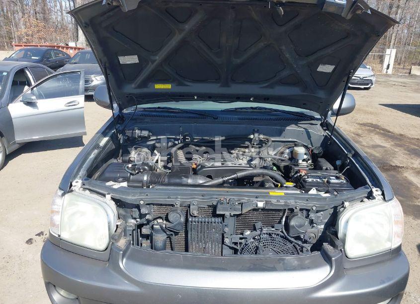 Photo 10 of 2005 Toyota Sequoia SR5 V8 (VIN 5TDBT44A05S245220)